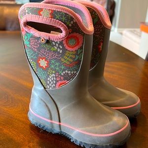 Classic toddler Bogs boots